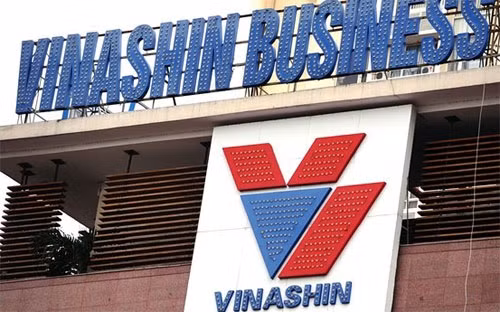 Bên ngoài trụ sở Vinashin - Ảnh: AFP.