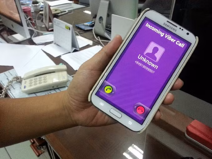 Dịch vụ nhắn tin, gọi điện miễn phí do các công ty nước ngoài cung cấp làm giảm doanh thu của các nhà mạng Việt Nam - Ảnh: N.Thành