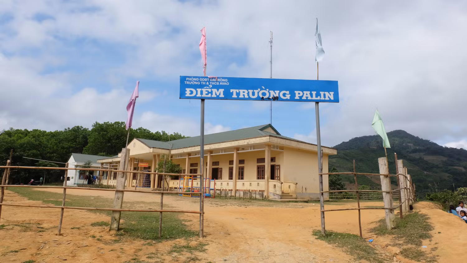 Điểm trường Pa - Lin hôm nay đã khang trang hơn trước rất nhiều. Ảnh: LC Điểm trường Pa - Lin hôm nay đã khang trang hơn trước rất nhiều. Ảnh: LC