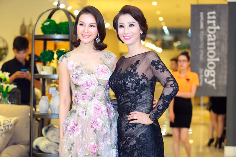 MC Thanh Mai và doanh nhân Thúy Nga. MC Thanh Mai và doanh nhân Thúy Nga.