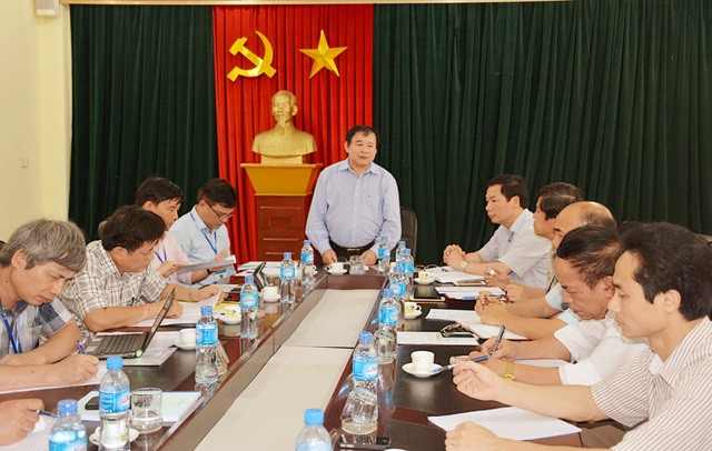 Thứ trưởng Bùi Văn Ga làm việc với Ban chỉ đạo thi tỉnh Ninh Bình chiều 10/5 (Ảnh: Bá Hải)
