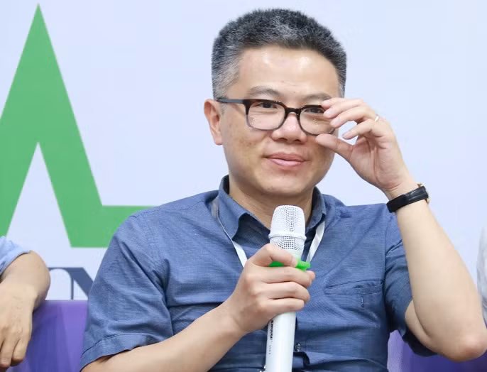 Theo giáo sư Ngô Bảo Châu, các bậc cha mẹ đừng quá đặt nặng chuyện đúng sai mà cần tôn trọng tâm tư của các em. (Ảnh: Thanh Hùng)