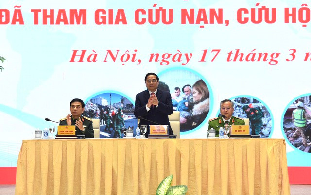 Thủ tướng Phạm Minh Chính chủ trì cuộc gặp mặt và tuyên dương các tập thể, cá nhân trong đoàn công tác của Bộ Công an, Bộ Quốc phòng đã tham gia cứu nạn, cứu hộ tại Thổ Nhĩ Kỳ - Ảnh: VGP/Nhật Bắc Thủ tướng Phạm Minh Chính chủ trì cuộc gặp mặt và tuyên dương các tập thể, cá nhân trong đoàn công tác của Bộ Công an, Bộ Quốc phòng đã tham gia cứu nạn, cứu hộ tại Thổ Nhĩ Kỳ - Ảnh: VGP/Nhật Bắc