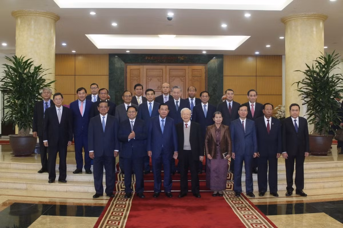 Hai bên nhất trí trong bối cảnh tình hình hiện nay, hai Đảng, hai nước cần tăng cường đoàn kết, phối hợp chặt chẽ, ủng hộ lẫn nhau, tiếp tục coi quan hệ chính trị có ý nghĩa quan trọng hàng đầu để định hướng cho quan hệ giữa hai Đảng, hai nước.
