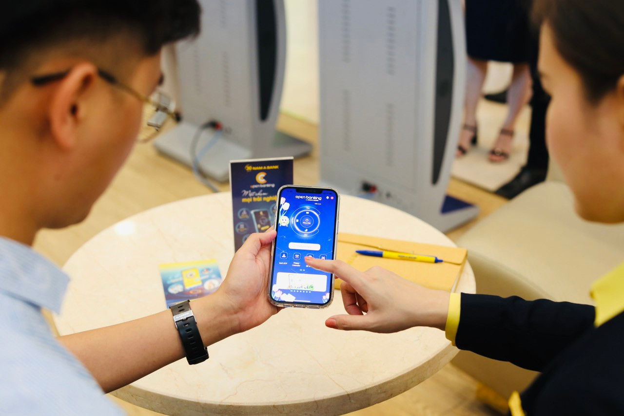 Chỉ một “chạm”, người dùng hưởng ngàn tiện ích tại Open Banking Chỉ một “chạm”, người dùng hưởng ngàn tiện ích tại Open Banking