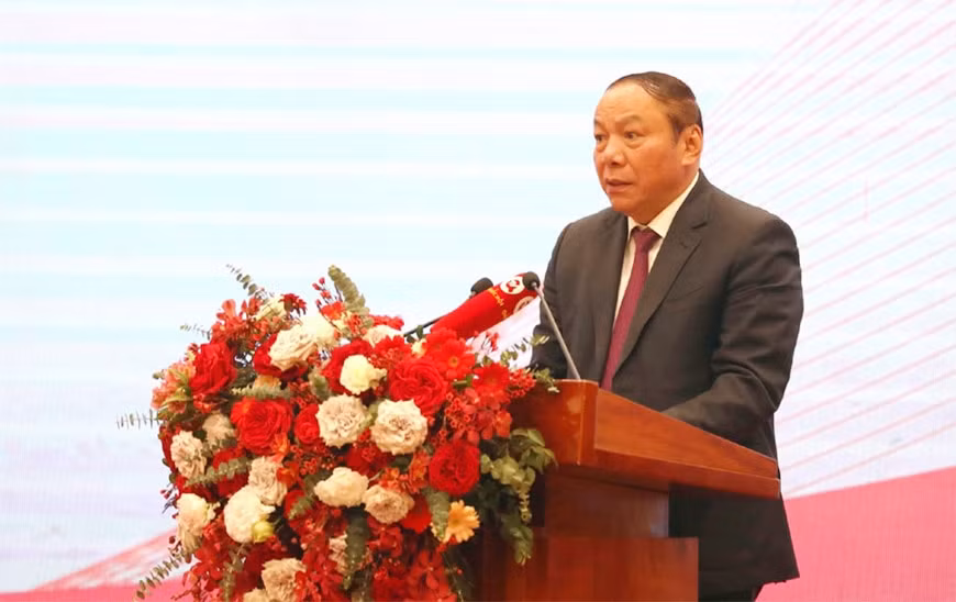 Đồng chí Nguyễn Văn Hùng, Bộ trưởng Bộ Văn hóa, Thể thao và Du lịch phát biểu tại hội thảo. Đồng chí Nguyễn Văn Hùng, Bộ trưởng Bộ Văn hóa, Thể thao và Du lịch phát biểu tại hội thảo.