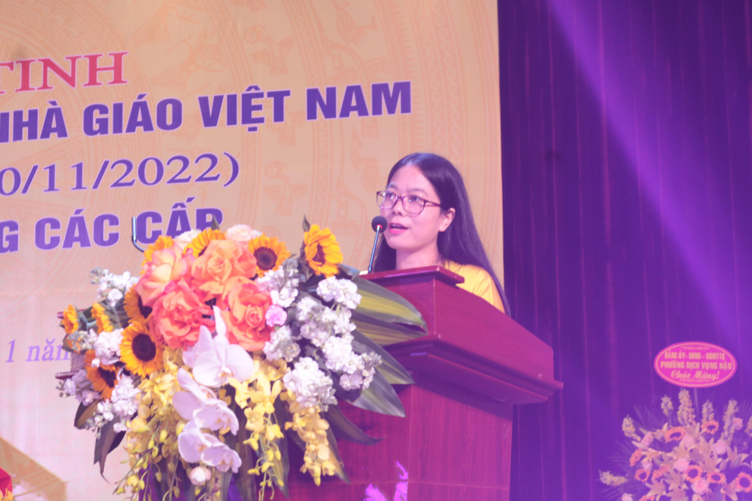Tiến sĩ Nguyễn Thị Thanh Tùng, Khoa Lý luận chính trị - Giáo dục công dân đại diện cho cán bộ giảng viên trẻ nhà trường phát biểu cảm nghĩ tại buổi lễ. Ảnh: Doãn Nhàn Tiến sĩ Nguyễn Thị Thanh Tùng, Khoa Lý luận chính trị - Giáo dục công dân đại diện cho cán bộ giảng viên trẻ nhà trường phát biểu cảm nghĩ tại buổi lễ. Ảnh: Doãn Nhàn