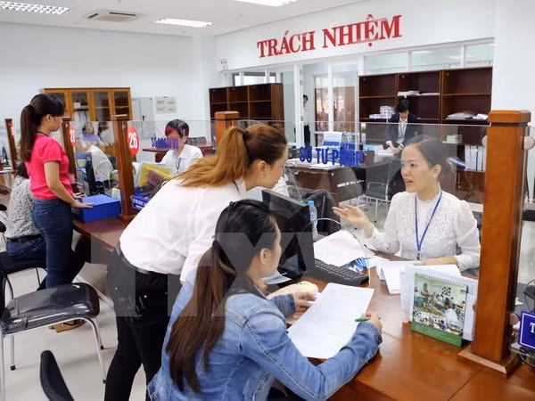 Đơn giản hóa thủ tục hành chính, tiết kiệm ngân sách nhà nước. ành minh họa: TTXVN.