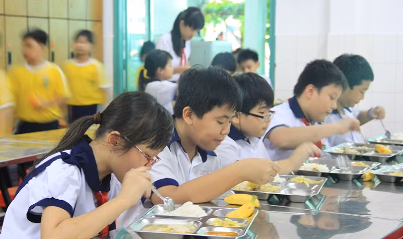Các trường tiểu học tại Hà Nội áp dụng thực đơn chuẩn cho bữa ăn bán trú ảnh 2