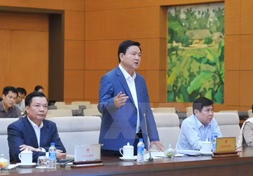 Ông Đinh La Thăng bị kỷ luật cảnh cáo, cho thôi Ủy viên Bộ Chính trị. ảnh: TTXVN. Ông Đinh La Thăng bị kỷ luật cảnh cáo, cho thôi Ủy viên Bộ Chính trị. ảnh: TTXVN.