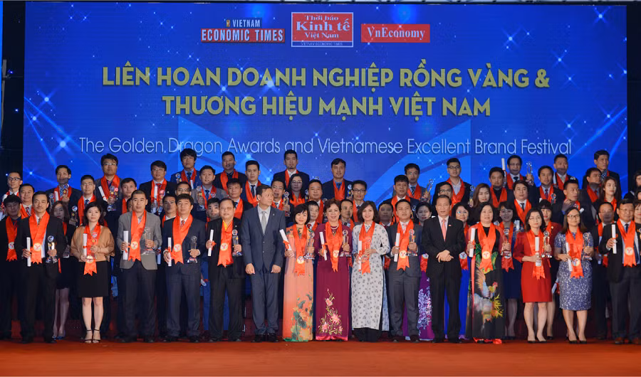 Các doanh nghiệp nhận giải tại buổi Lễ. Ảnh: Thanh Ngân