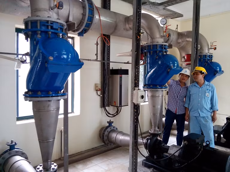 Khai thác, sản xuất và cung cấp nước sạch là một trong những lĩnh vực chuyển đổi từ đơn vị sự nghiệp công lập thành công ty cổ phần. ảnh minh họa: Báo Vĩnh Phúc. Khai thác, sản xuất và cung cấp nước sạch là một trong những lĩnh vực chuyển đổi từ đơn vị sự nghiệp công lập thành công ty cổ phần. ảnh minh họa: Báo Vĩnh Phúc.