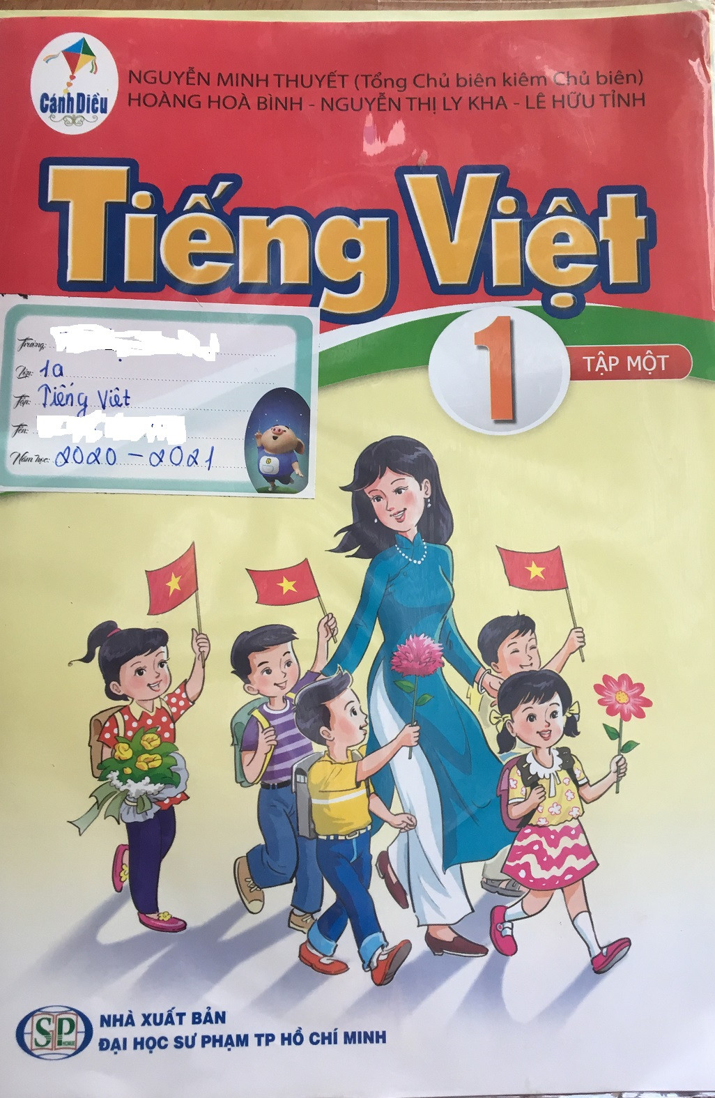 Nhà sản xuất có nên xem lại chất lượng sách? (Ảnh: Phan Tuyết) Nhà sản xuất có nên xem lại chất lượng sách? (Ảnh: Phan Tuyết)