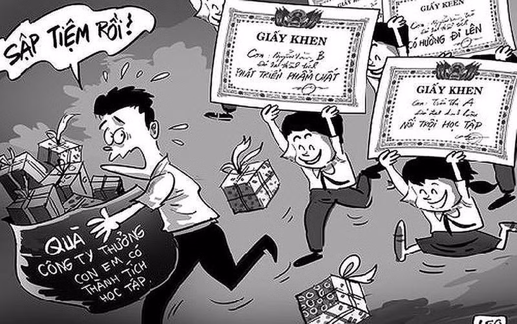 Loạn cách ghi lời khen cho học sinh tiểu học (Ảnh minh họa: vov.vn) Loạn cách ghi lời khen cho học sinh tiểu học (Ảnh minh họa: vov.vn)