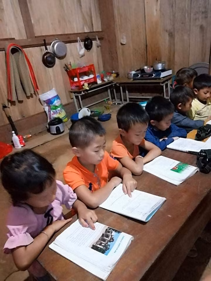 Học sinh được kèm học miễn phí (Ảnh nhà trường cung cấp)