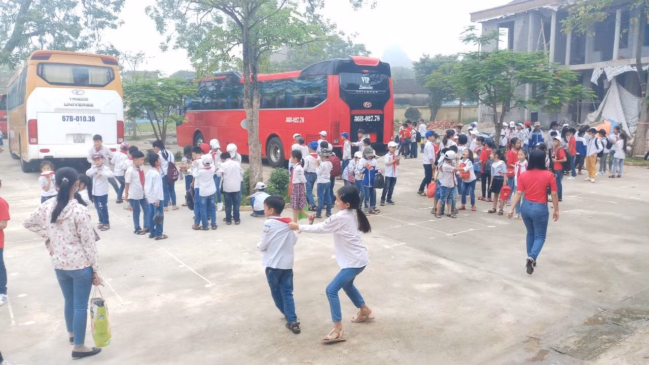 Tổ chức hoạt động trải nghiệm cho học sinh theo hình thức du lịch (Ảnh minh họa ninhbinh@moet.edu.vn) Tổ chức hoạt động trải nghiệm cho học sinh theo hình thức du lịch (Ảnh minh họa ninhbinh@moet.edu.vn)