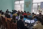 Giáo viên nỗ lực dạy ôn tập trực tuyến cho học sinh mùa dịch Corona