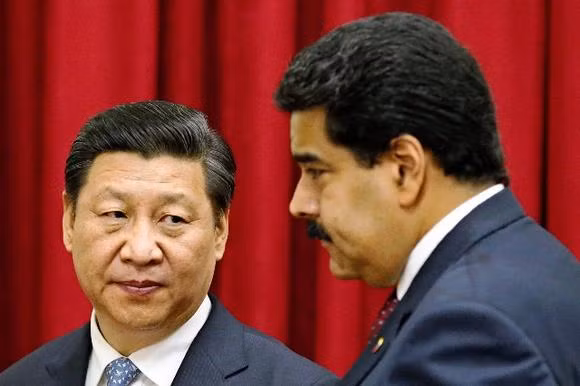 Chủ tịch Trung Quốc Tập Cận Bình và Tổng thống Venezuela Maduro. Ảnh: Reuters / Nikkei Asian Review.