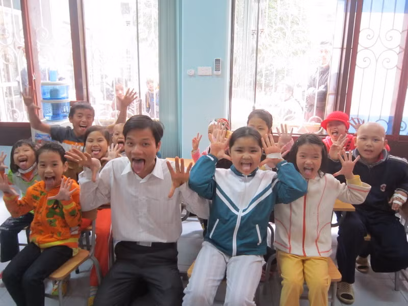 Khó quên nét tinh nghịch của các HS đặc biệt trong bệnh viện ảnh 13