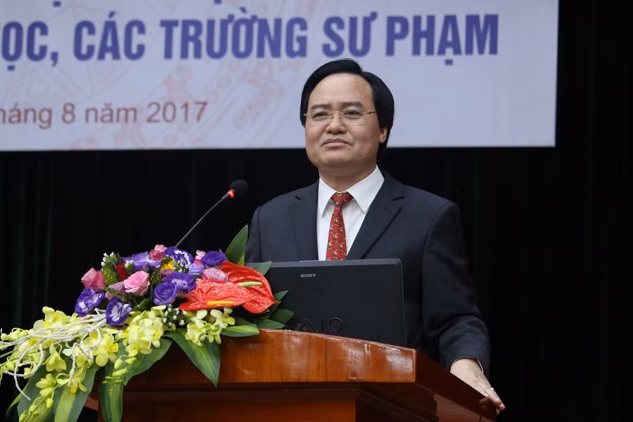 Bộ trưởng Phùng Xuân Nhạ đánh giá về nhiều vấn đề nổi cộm trong năm học vừa qua như hiện tượng “mưa” điểm 10, 30 điểm vẫn trượt đại học, 9 điểm/3 môn đỗ cao đẳng Sư phạm… (Ảnh: Thùy Linh)