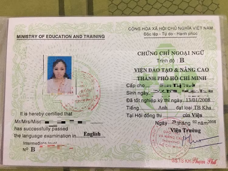 Có trình độ mà thiếu "chứng chỉ", giáo viên cũng rất chật vật. Ảnh: tác giả.
