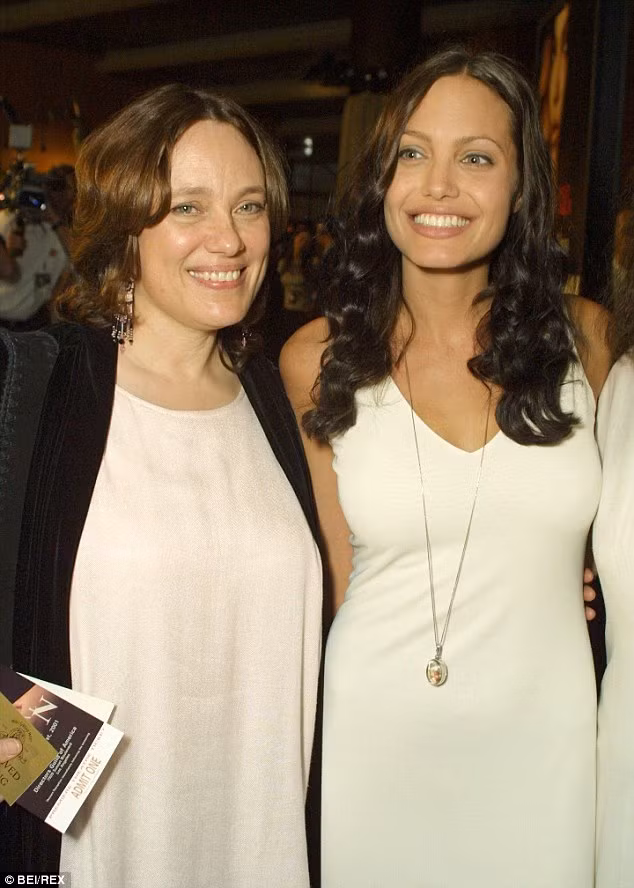 Marcheline, mẹ ngôi sao Angelina Jolie qua đời sau một cuộc chiến dài với ung thư buồng trứng vào năm 2007