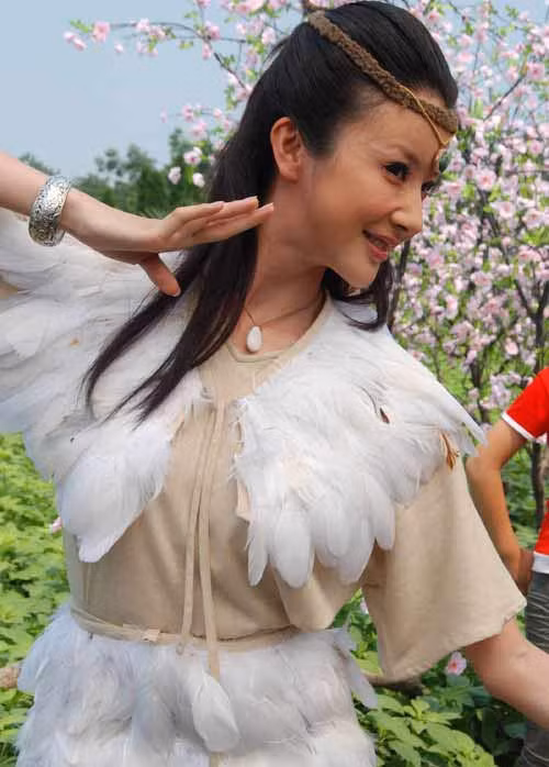 Đậm chất hoang sơ của buổi đầu trời đất hỗn mang nhưng vẫn là nhan sắc của tiên nữ giáng trần.