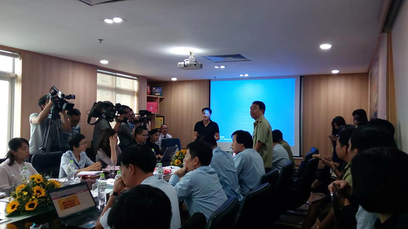 Đoàn công tác liên ngành đang làm việc tại trụ sở Công ty cổ phần Con Cưng. (Ảnh: H.L)