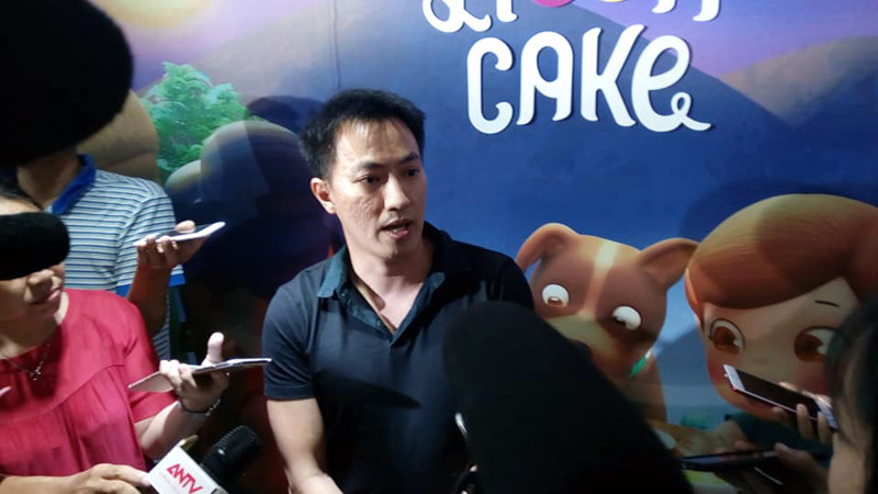 Ông Nguyễn Quốc Minh - Chủ tịch Hội đồng quản trị Công ty cổ phần Con Cưng trả lời báo chí. (Ảnh: H.L)