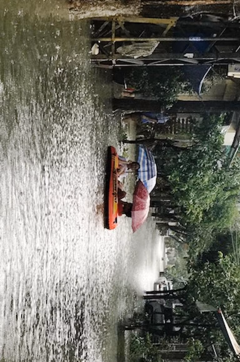 Mưa lớn những ngày qua khiến nhiều tuyến đường của Đà Nẵng ngập lụt nặng.