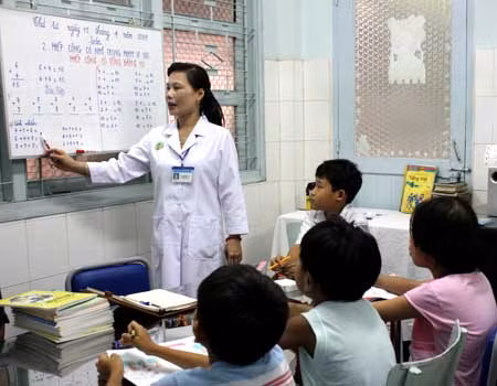 Hàng trăm bệnh nhi Bệnh viện Nhi Trung ương háo hức chờ đón lớp học đặc biệt tại bệnh viện của Báo điện tử Giáo dục Việt Nam