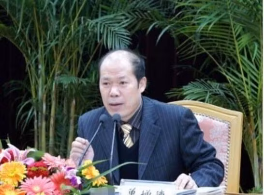 Đơn Tăng Đức, Phó giám đốc Sở Nông nghiệp tỉnh Sơn Đông Trung Quốc mất chức và bị điều tra về lối sống khi bị lộ thư tình viết cho "bồ nhí" cam kết sẽ bỏ vợ
