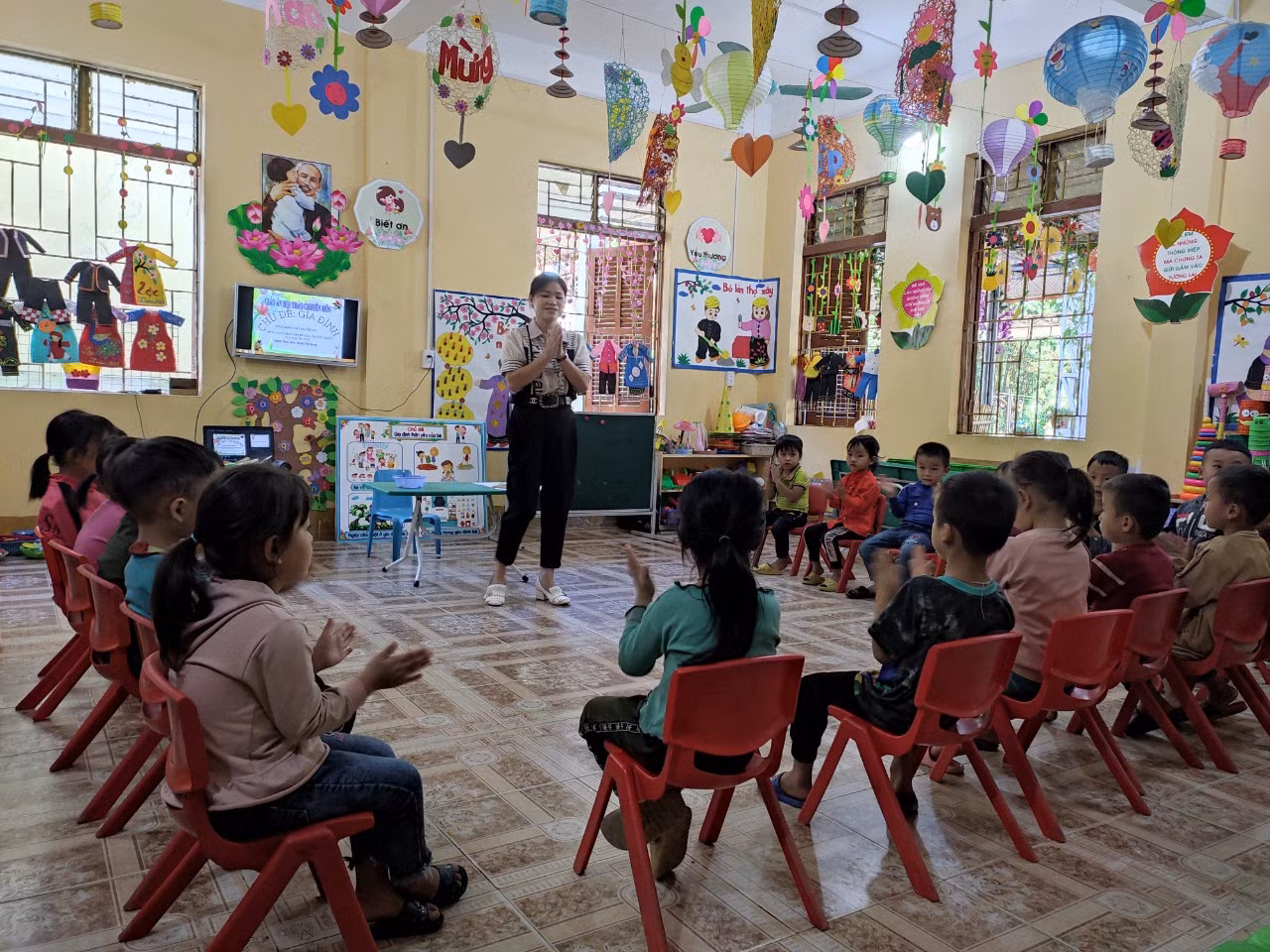 Lớp học tại điểm Trường Mầm non Pả Vi được huy động nguồn xã hội hóa đồ dùng, trang trí. (Ảnh: Nhân vật cung cấp). Lớp học tại điểm Trường Mầm non Pả Vi được huy động nguồn xã hội hóa đồ dùng, trang trí. (Ảnh: Nhân vật cung cấp).