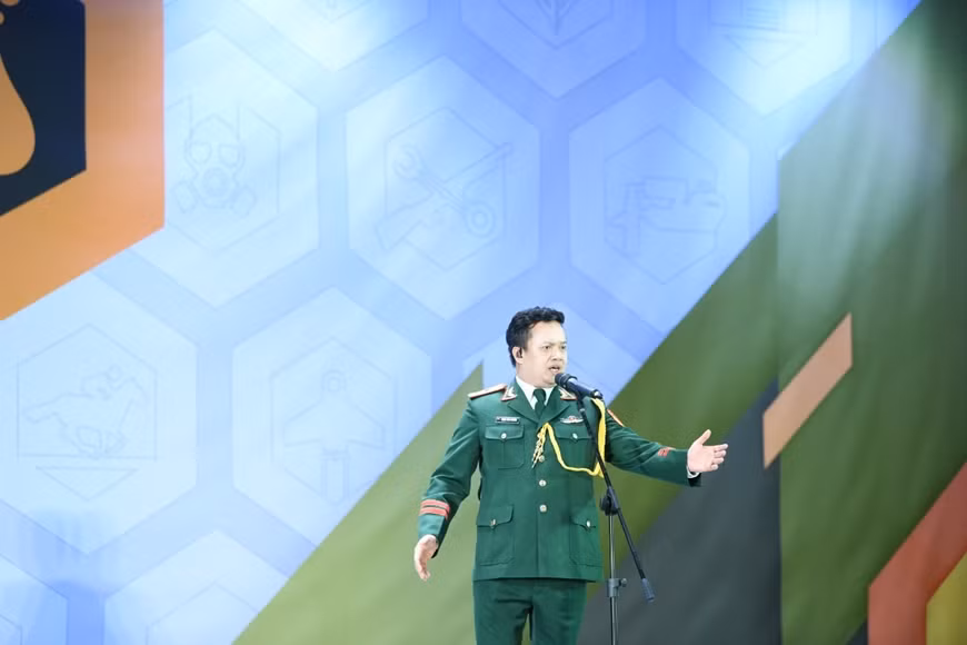 Thiếu tá Trịnh Văn Phương hiện là giảng viên Khoa Thanh nhạc Trường Đại học Văn hóa Nghệ thuật Quân đội. (Ảnh: NVCC).