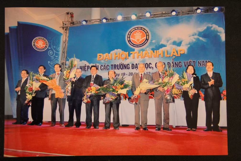 Hiệp hội Các trường Đại học, Cao đẳng Việt Nam (AVU&amp;C) được cấp con dấu và chính thức đi vào hoạt động từ ngày 31/3/2015 (Ảnh: hpu.edu.vn)