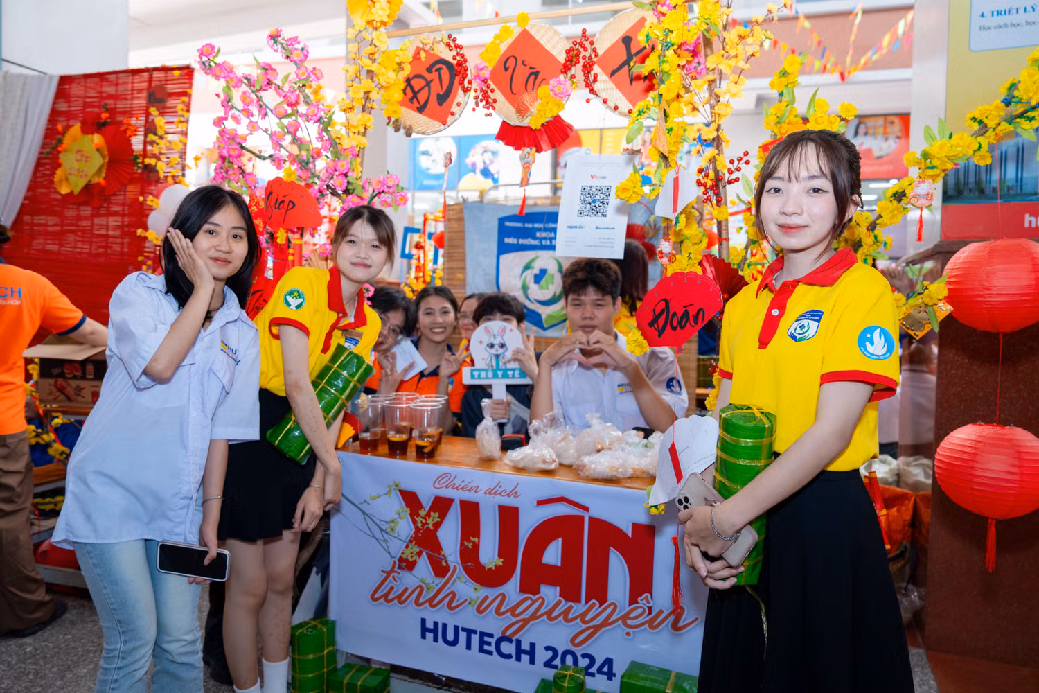 Sinh viên HUTECH tham gia chiến dịch Xuân tình nguyện 2024. Ảnh: NTCC Sinh viên HUTECH tham gia chiến dịch Xuân tình nguyện 2024. Ảnh: NTCC