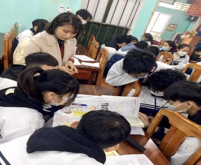 Giờ học trực tuyến kết nối các điểm cầu của học sinh một trường trung học phổ thông tỉnh Tuyên Quang. (Ảnh: Sở Giáo dục và Đào tạo Tuyên Quang). Giờ học trực tuyến kết nối các điểm cầu của học sinh một trường trung học phổ thông tỉnh Tuyên Quang. (Ảnh: Sở Giáo dục và Đào tạo Tuyên Quang).