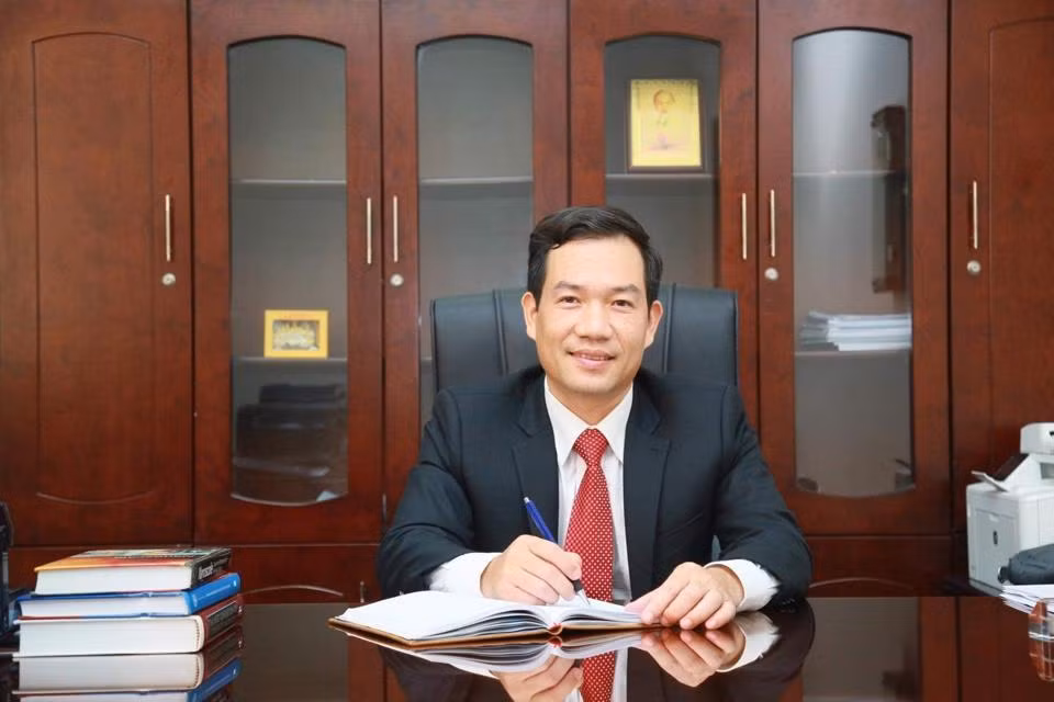 Phó Giáo sư, Tiến sĩ Lê Văn Cảnh là ứng viên giáo sư trẻ tuổi nhất năm 2022. (Ảnh: Trường Đại học Quốc tế, Đại học Quốc gia Thành phố Hồ Chí Minh). Phó Giáo sư, Tiến sĩ Lê Văn Cảnh là ứng viên giáo sư trẻ tuổi nhất năm 2022. (Ảnh: Trường Đại học Quốc tế, Đại học Quốc gia Thành phố Hồ Chí Minh).