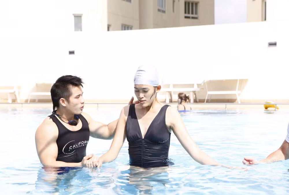 Phương Nghi là một trong rất nhiều thí sinh không biết bơi, do vậy thử thách của buổi chụp hình này là một trở ngại rất lớn đối với Nghi