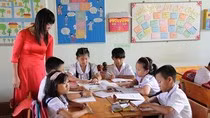 Vai trò của người giáo viên rất quan trọng trong nền giáo dục. (Ảnh minh họa: Báo Tuổi trẻ)