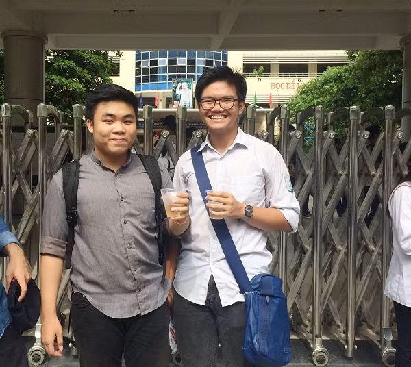 Nụ cười tự tin, vẻ mặt vui tươi hớn hở cùng tâm lý vững vàng của các em sau buổi nghe phổ biến quy chế (Ảnh: Ngọc Bích) Nụ cười tự tin, vẻ mặt vui tươi hớn hở cùng tâm lý vững vàng của các em sau buổi nghe phổ biến quy chế (Ảnh: Ngọc Bích)