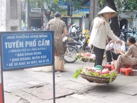 Một trong số nhiều tuyến phố của Thủ Đô cấm sử dụng vỉa hè để buôn bán