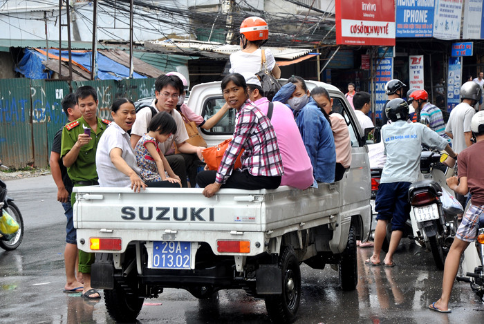 Với nhiều xe cảnh sát nhỏ thì chỉ để phục vụ người đi bộ lúc nào cũng trật kín.