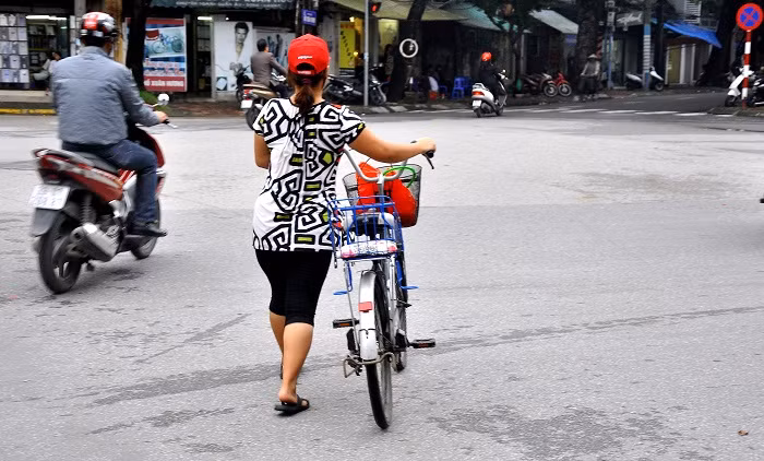 Lợi dụng lòng tin và tính thương người, người phụ nữ này đã lừa gạt hàng chục người trên phố.