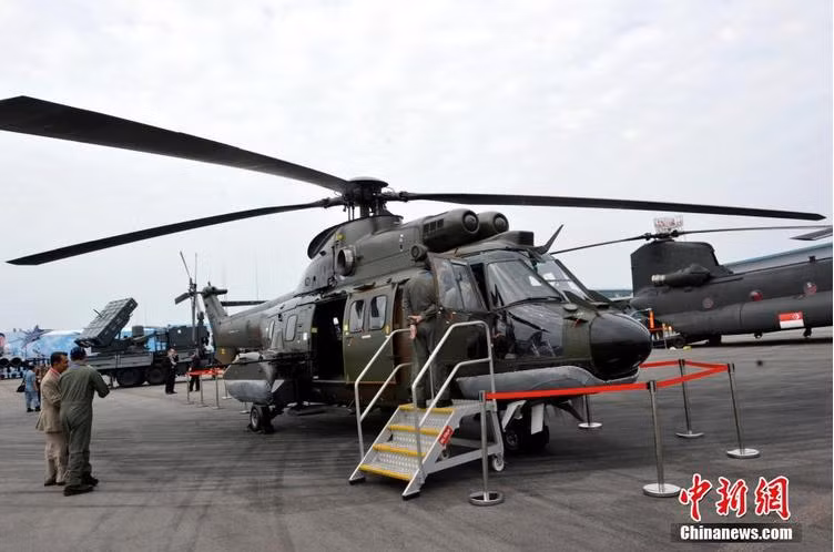Máy bay trực thăng AS-322 Super Puma của Không quân Singapore tại Triển lãm