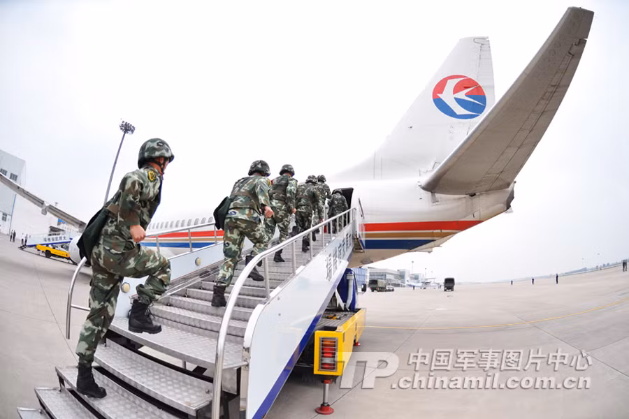Cơ động lên máy bay Cơ động lên máy bay