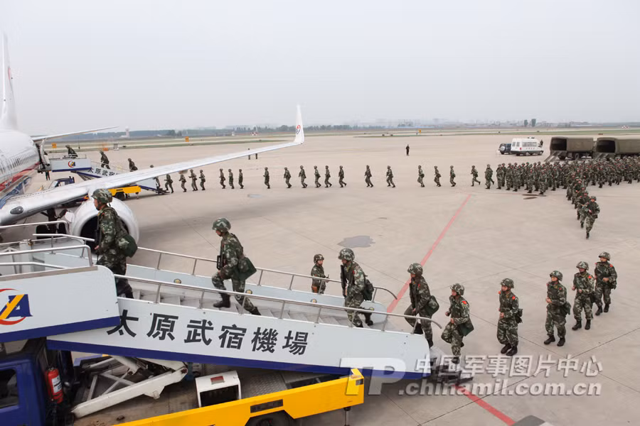 Cơ động lên máy bay Cơ động lên máy bay
