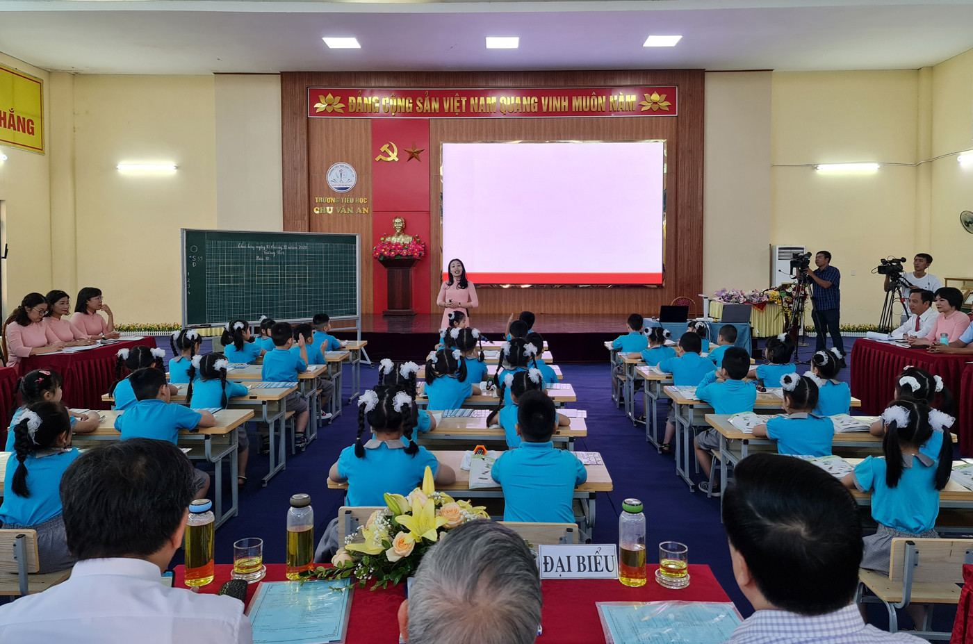 Tiết dạy của cô Doãn Thu Linh, giáo viên Trường Tiểu học Chu Văn An (quận Ngô Quyền, Hải Phòng) (Ảnh: Lã Tiến)