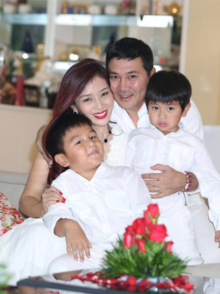 Gia đình hạnh phúc của Thu Hương Gia đình hạnh phúc của Thu Hương