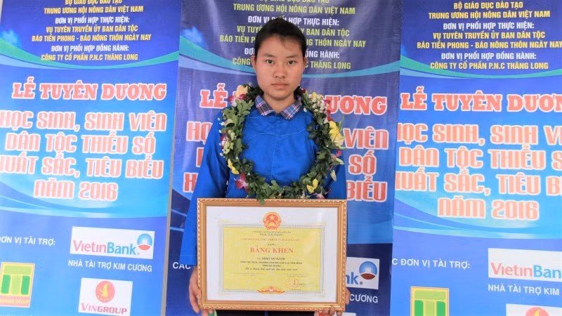 Phó Thủ tướng đề nghị Bộ Giáo dục xem xét nguyện vọng của nữ sinh Hà Giang ảnh 1 Phó Thủ tướng đề nghị Bộ Giáo dục xem xét nguyện vọng của nữ sinh Hà Giang ảnh 1